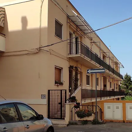 Nyaraló Dietro L'angolo